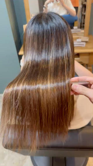 乾かしただけ

ハイライトなどはダメージ部分と健康な部分が入り交じり、薬剤選定が複雑になります。場合によっては断られてしまうことも

僕に任せていただければしっかり艶髪にいたします 