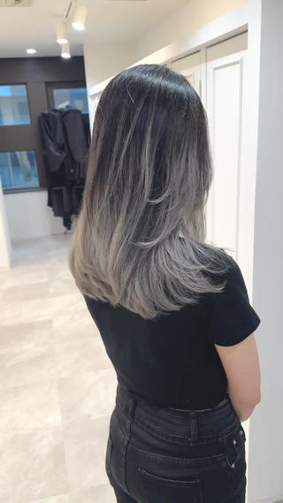 頭皮が弱くブリーチが怖い方に必見！エアタッチグラデーション×レイヤーカット

Instagram
shu_design910でもスタイルの写真、DMでのご予約も受け付けておりますので是非ご覧ください 