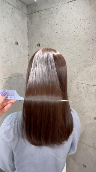 髪質改善トリートメントは、髪の毛の太さ、硬さ、ダメージ具合に合わせて12種類のトリートメントを組み合わせて処方しています
なのでお客様こ髪質に合ったオリジナルの提案でぷるぷるの髪に仕上がります 