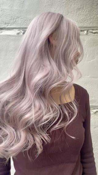 ロングのハイトーンカラー。
ケア剤を使用してなるべくダメージレスに
#ブリーチカラー#ハイトーン 