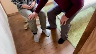 膝のセルフケア指導
膝の違和感や音が気になる方へ、関節の動きを滑らかにする簡単な動きを指導します。
膝を直接触らないのがポイントです。 