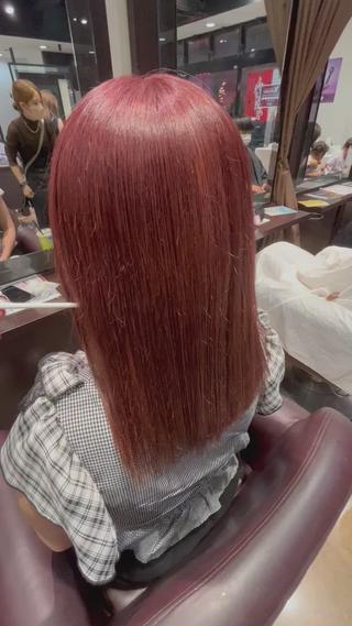 カラーをしてもケアブリーチがあれば
切れ毛は98%カットできる
この夏ハイトーンにしたいけど
ダメージが気になる方必見です 