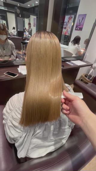 夏は湿気も多いし
汗もかくから髪の毛の癖でうねっちゃう方
そんなうねりを飛ばしてしまいましょう 