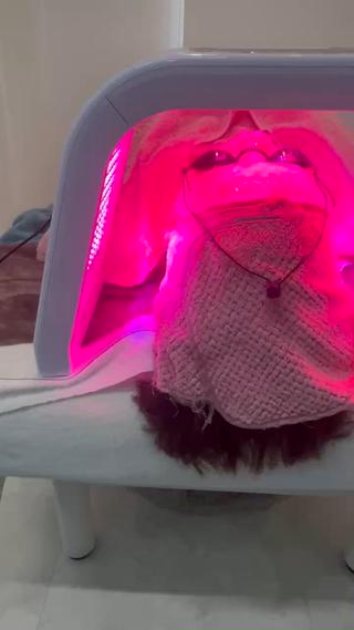 ハーブピーリング後のパック&LEDライト

LEDライトサービス付き
エイジングケア効果
コラーゲン・エラスチンの生成促進
 