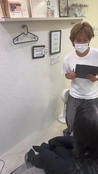 まつ毛パーマの施術風景です 