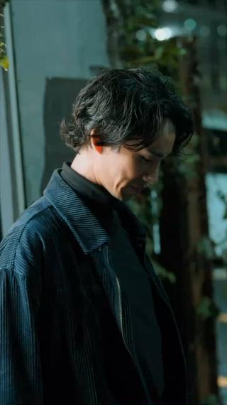 大人の王道ミディアムパーマ。
少しボブっぽく。

大きめカール、重めのしっとりとした質感。 