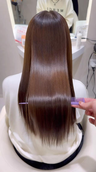 【縮毛矯正】
うねり・広がり・朝のセットが大変な方におすすめ!
・ ダメージ毛にも優しい薬剤選定
・自然で柔らかい仕上がり
・乾かすだけでまとまる髪へ
・髪の状態によって施術内容を
カウセリングの際にご相談させていただく場合があります
お気軽にご予約ください