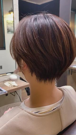 シャープな襟足が最近のショートのトレンド♪