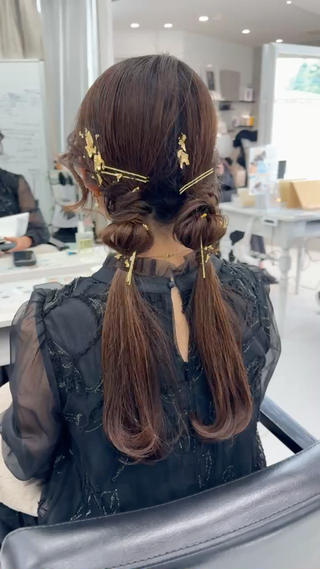 埼玉県草加の美容師HANZOです
全国でカットカラーの講師をしてます！
カット、似合わせカラー・ヘアセットが得意です
Instagram→@hanzo_bob_cut

結婚式お呼ばれスタイル
#シニオン
#パーティヘア
#ヘアアレンジ 