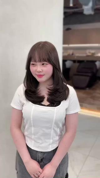 縮毛矯正履歴あり！
ワンカラーで明るすぎないカラー！
赤み消しモカグレージュ 