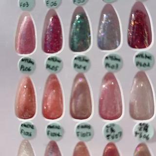 キラキラ好きならフラッシュネイル一択
200色以上の中からお好きなカラー選べます

フラッシュカラーに変更500円 