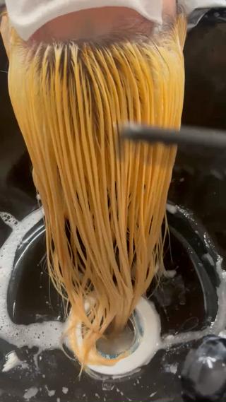 ミディアム カラー 曲がる縮毛矯正✨️ パーマ🌀 晃哉‎のヘアスタイル