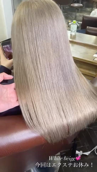 ロング カラー モモカ/ハイトーン /バレイヤージュのヘアスタイル