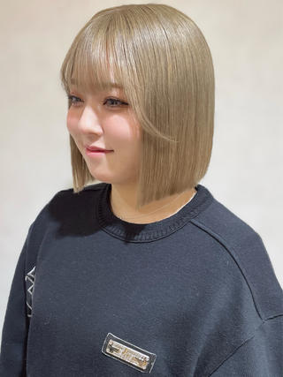 ラインの出るぱつっとしたボブ大人気です‪‪︎‬

ハイトーンで大人可愛くしましょう!!

こちらのクーポンでブリーチ1回+オンカラー+ホームケアトリートメントが付いてます！

+¥4,400でカット追加可能です☆ 