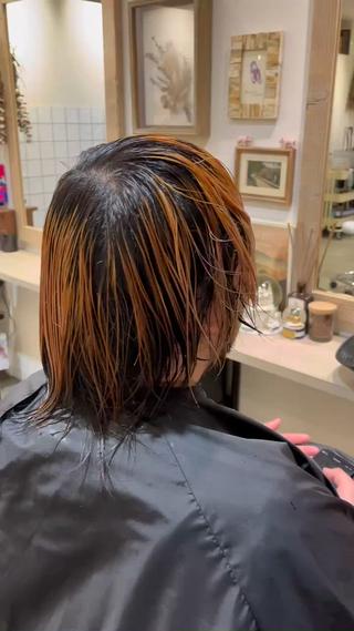 ブリーチ毛にパーマ　髪の痛み具合にもよりますが少し弱いお薬で時間をおいてあげることでできる場合があります！！ 