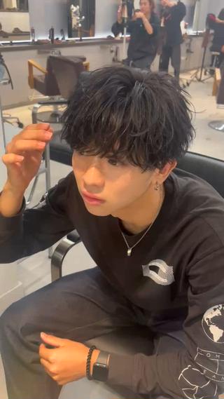 カット+パーマorカット+スタイリングで叶える
束感マッシュ。
 