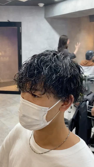 スパイラルパーマ

セットも楽ちんで長い髪にピッタリなパーマです！ 