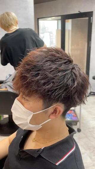 2ヶ月前のツイストパーマの残り
持ちのいいパーマご提案します！！ 