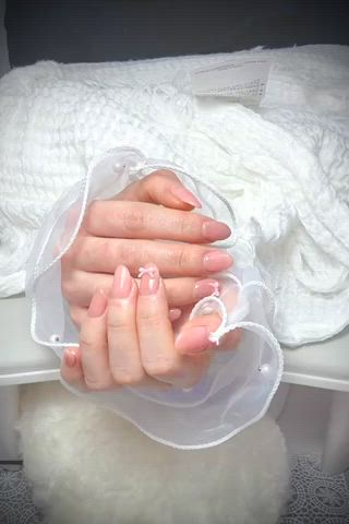 さりげないデザインで大人っぽく。
• #ネイルサロン
• #ジェルネイル
• #ネイルデザイン
• #シンプルネイル
• #大人ネイル