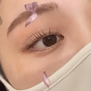 パリジェンヌラッシュリフト
湿気でまつ毛が下がりやすいこの時期にとってもおすすめです︎ 