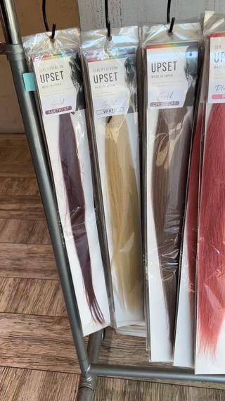 シールエクステのラインナップです！
希望の色味がありましたら取り置きも可能ですので
ご予約の際にお伝えください 