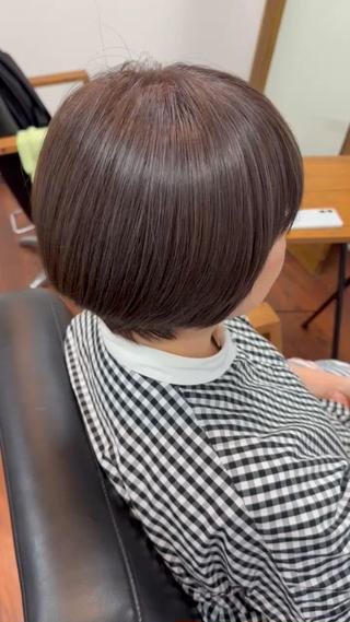 ARTオリジナル艶髪トリートメント(髪質改善)
クイックタイプなのでカラーの後でも大丈夫
モデルさんは白髪ボカシの後にしてます。
色落ちもなく綺麗な艶髪になってます
この時期に最適なメニューです