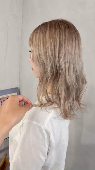 ミディアム foto所属・𝐁𝐋𝐔𝐄𝐓 /カット特化/新宿のヘアスタイル