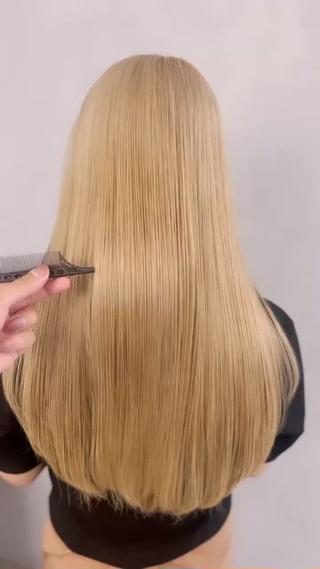 セミロング foto所属・𝐁𝐋𝐔𝐄𝐓 /カット特化/新宿のヘアスタイル