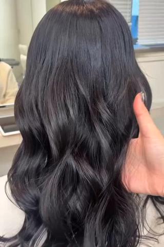 【地毛風】暗髪透明感カラー
トリートメントで手触り抜群◎