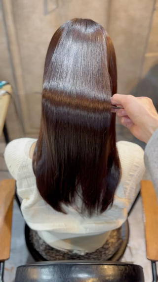 縮毛矯正とロングの相性抜群です パヤパヤが気になる方縮毛矯正おすすめです！ 