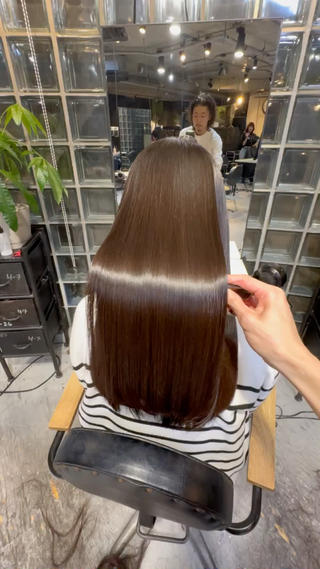 柔らかい質感になるよう細部までこだわった縮毛矯正です 