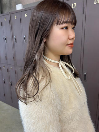 明るめブラウン×ベージュイヤリングカラー
ブリーチ2回以上必須です！ブリーチ2回したい場合連絡頂きたいです 