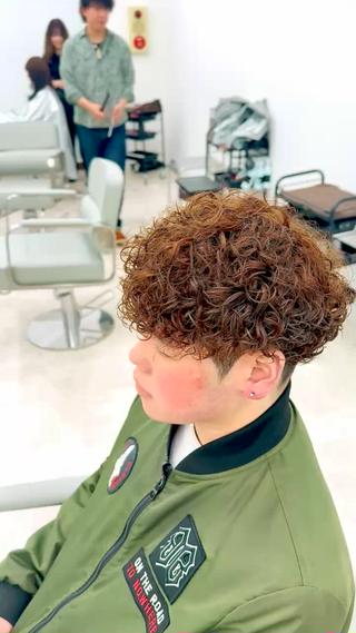 ミディアム パーマ メンズ 渡部 優輝のヘアスタイル