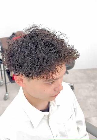 ショート パーマ メンズ 渡部 優輝のヘアスタイル