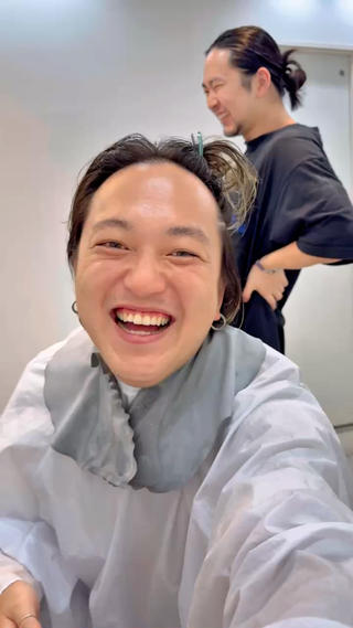 本厚木から世界へ︎

襟足、前髪、最初のカットで全てが決まる
ZEPETOで解説
ROMMY.

- Instagram -
@haruki_short_rommy 
@tsuyopon_rommy 
@sei_rommy 
@maria_rommy 
@toku_rommy
@maria_rommy
@ohana_rommy
@tatsuya_rommy
@yuu_rommy
@nagisa_rommy
@saki_rommy

ROMMY.（ロミー）TEL. 046-204-7901

#ROMMY 