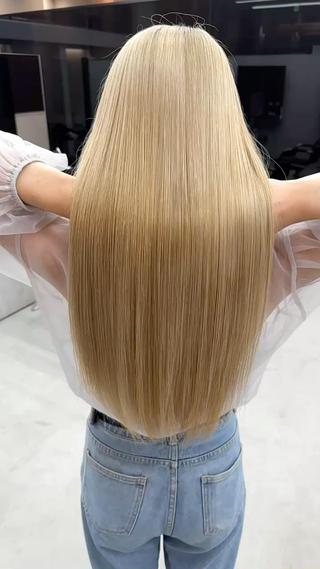 ブリーチ5回の履歴の髪でも最高級の艶と手触り体感できます
ぜひ一度試して頂きたいです 