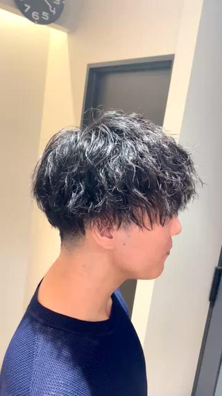 くるくるしすぎないツイストスパイラル
ワックスを馴染ませるだけで決まります

質感や長さはカウンセリングでしっかり相談させていただきますのでぜひ 