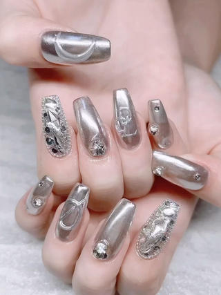 ネイル R inのネイルデザイン