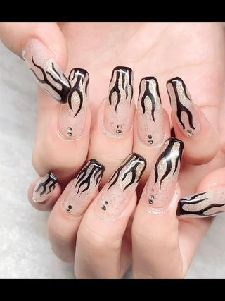 ネイル R inのネイルデザイン