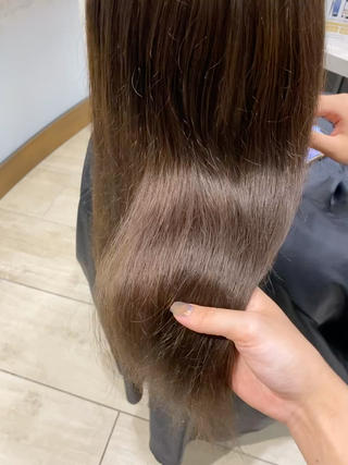 ツヤツヤブラウンカラー元々のトーンにもよりますが、明るめですとお色味出せます♪♪ 