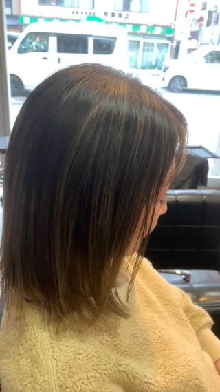 レイヤーボブをベースにしっかり陰影が出る様にバレイヤージュをデザインその後アッシュベージュ系をオンカラー 