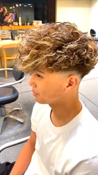 海外風スペインカール
ハイライトと明るめのブラウンカラーでより外国人風に 