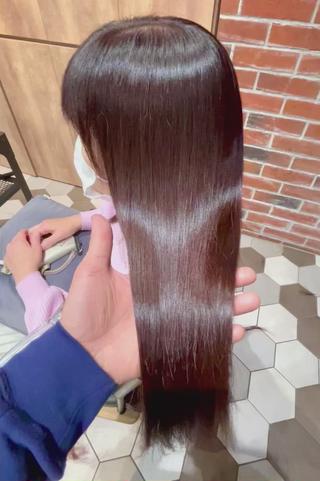 髪質改善ストレート️酸性縮毛矯正でクセやチリ付きをリセット日本人の７割の人がもつうねりのある癖やパサつき、ひろがりを改善する事でより素敵なヘアスタイルに♪ 
