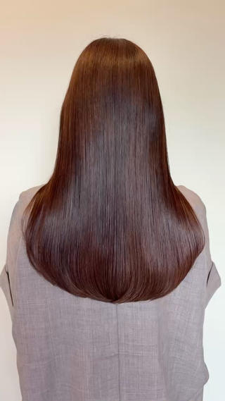 秋にオススメカシスピンクカラーです
髪質改善トリートメントで極上のうる艶髪に
毛先は厚みがあるのでより艶々に魅せることができます 