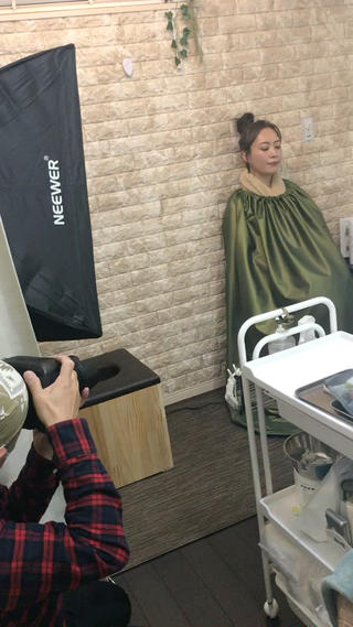 よもぎ蒸しスペースでの撮影風景です
お恥ずかしながら、店主が身体を張って︎
撮影して頂いております 