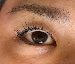 アイラッシュリフト＆カール
根本から毛先まで緩やかに立ち上げのデザインです
セッティング剤は1液2液3液塗布してカールをかけていきます
自睫毛に優しい日本製のセッティング剤を使用しています
#hiiragi国分寺 