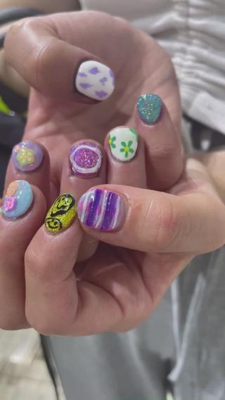 ゴテゴテネイルお任せください

可愛くします 