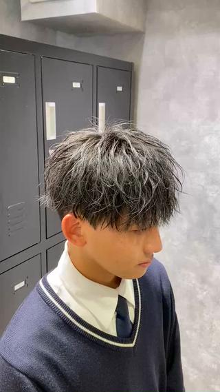 メンズカット、アイロンによる無造作セットです
カットだけでもパーマのような動きができます！
パーマやってみたいけど、どんな感じになるかみてみたい人にオススメです！ 