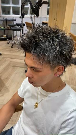 カット＋ハイライトカラー＋ツイストパーマです！

単発でしっかり動かしたい人にはツイストパーマがおすすめです！ 