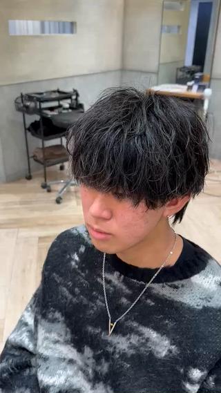 アイロンで作る無造作マッシュです！

緩めののツイストスパイラル風にセットしてます！ 